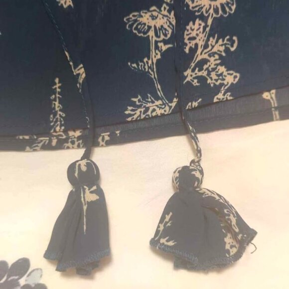 NWT! Long Sleeves Peasant Style blouse with Tie Neck - Picture 2 of 3